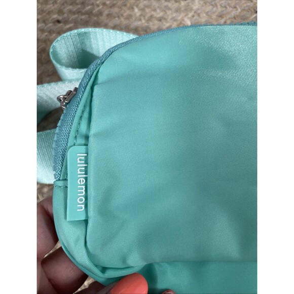 Lululemon Everywhere Belt Bag Turquoise - Picture 3 of 7